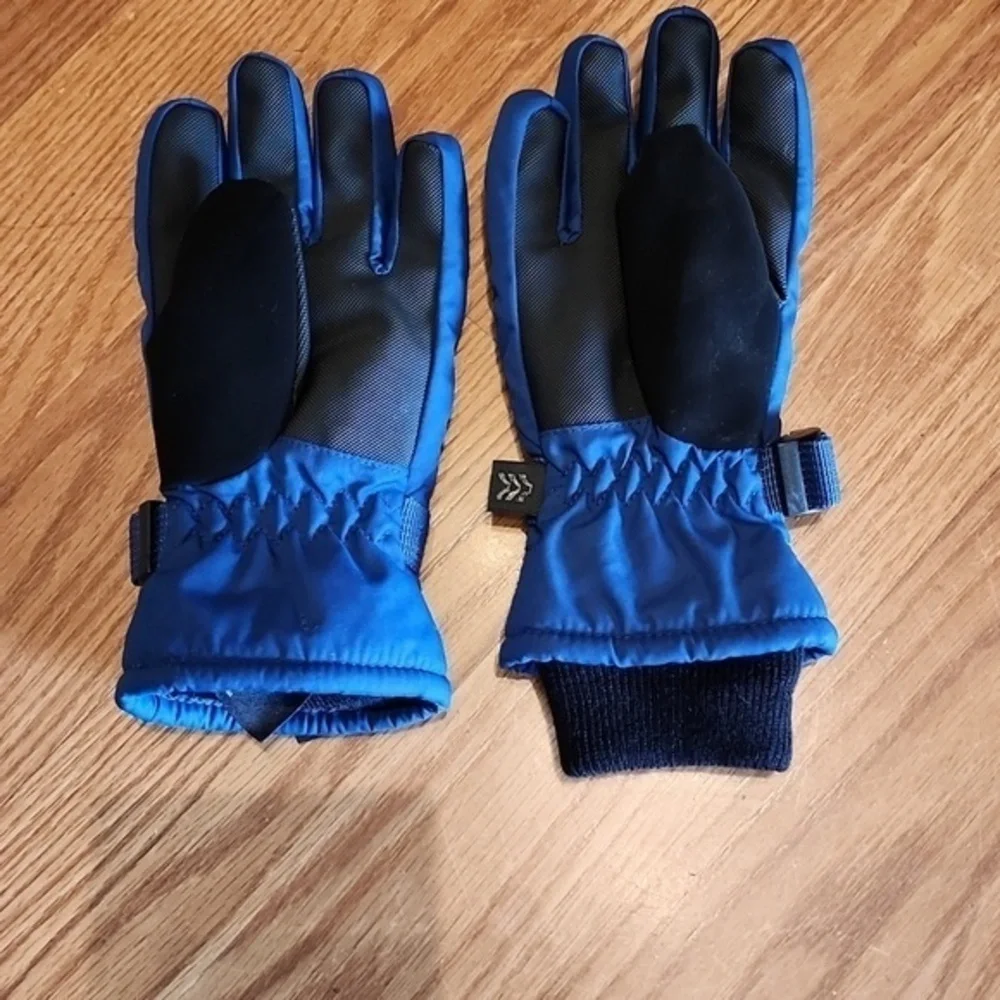 All in‎ motion new gloves 4-7